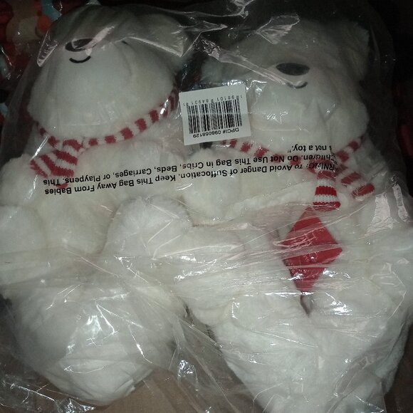 Nwt plush polar bear slippers - Picture 1 of 2